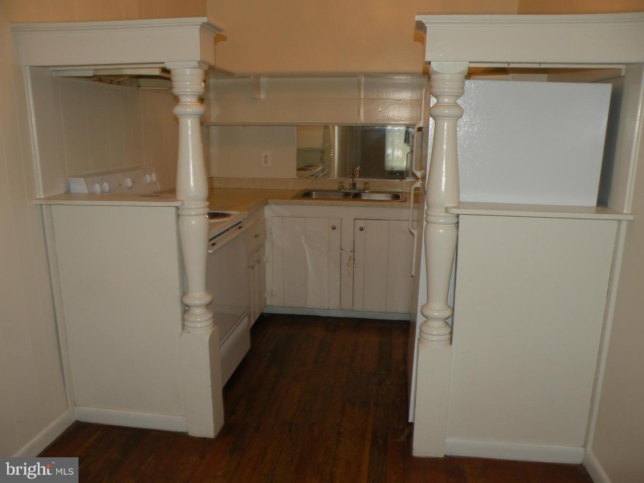 15 Royal Street Southwest, Unit 4 Leesburg, VA 20175 - Photo 3 of 6 Kitchen