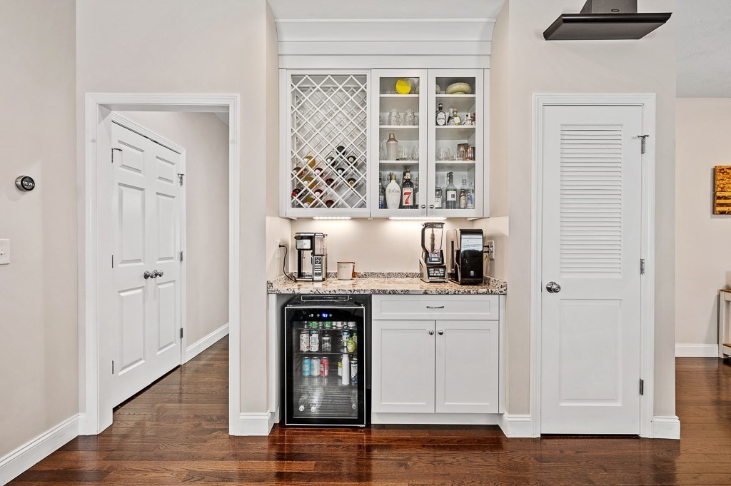 27 Wrentham Road Worcester, MA 01602 - Photo 4 of 42