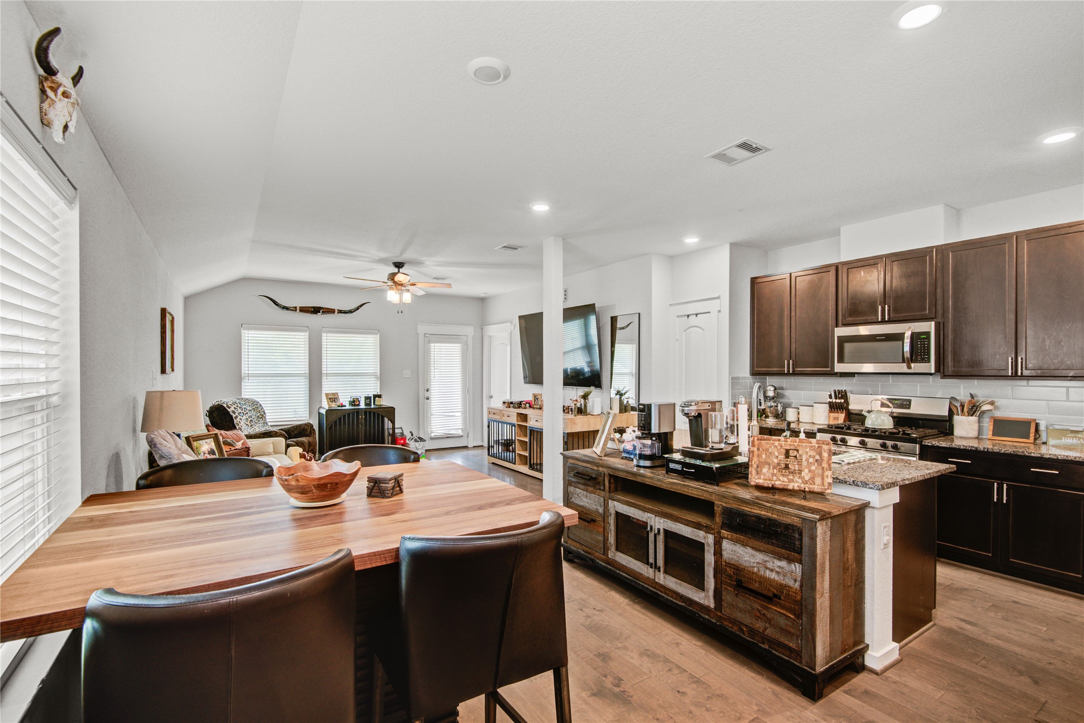 219 Lisa Marie Drive Angleton, TX 77515 - Photo 4 of 26