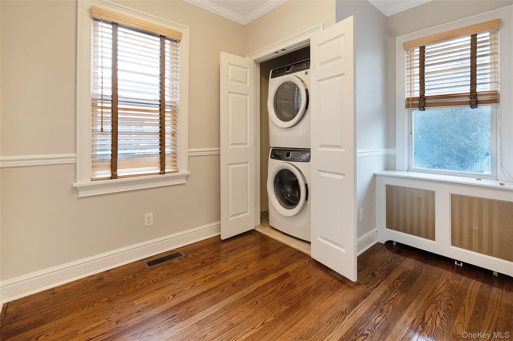 147 Beekman Avenue, Unit 1 Sleepy Hollow, NY 10591 - Photo 9 of 22 a utility room with dryer and washer