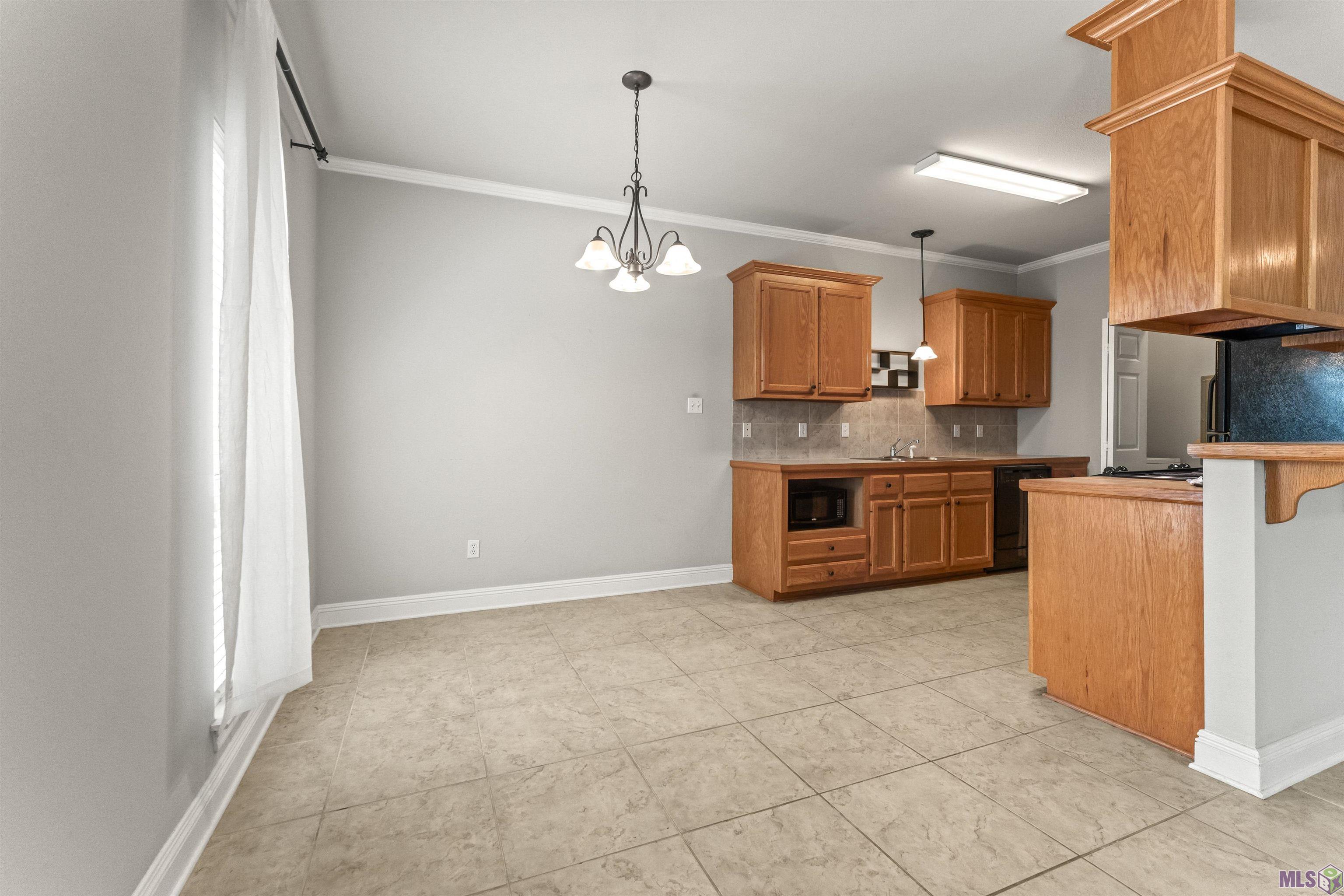 818 Meadow Bend Drive, Unit G Baton Rouge, LA 70820 - Photo 6 of 17