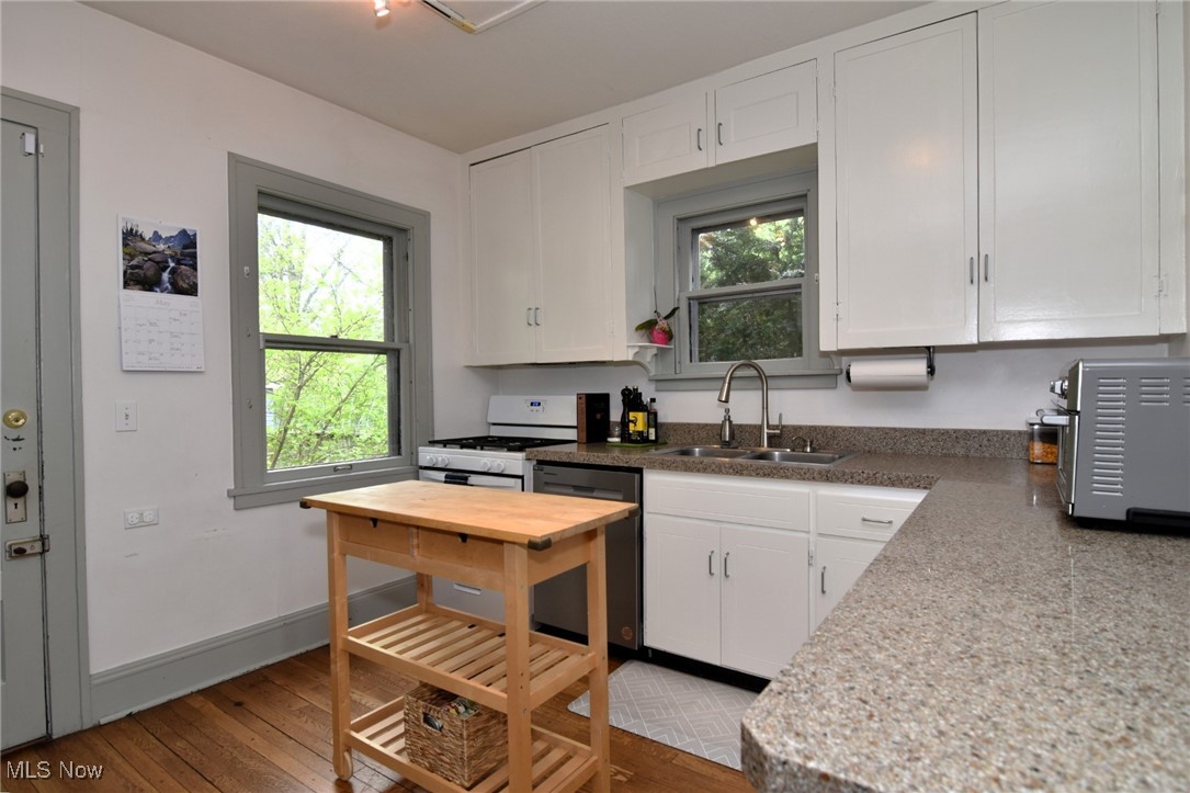 2500 Lee Road Cleveland, OH 44118 - Photo 10 of 30