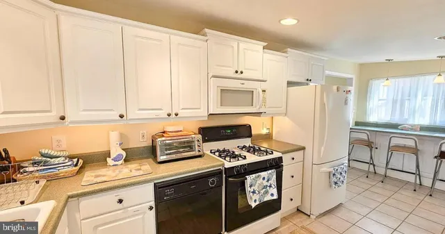 $2,400 | 1022 South Green Street, Tuckerton, NJ 08087