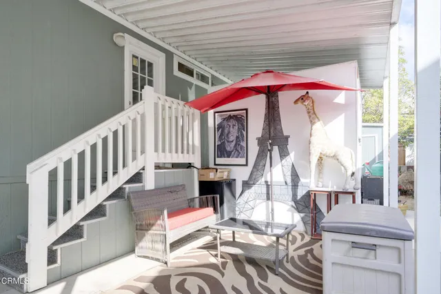 a view of entryway with a front door