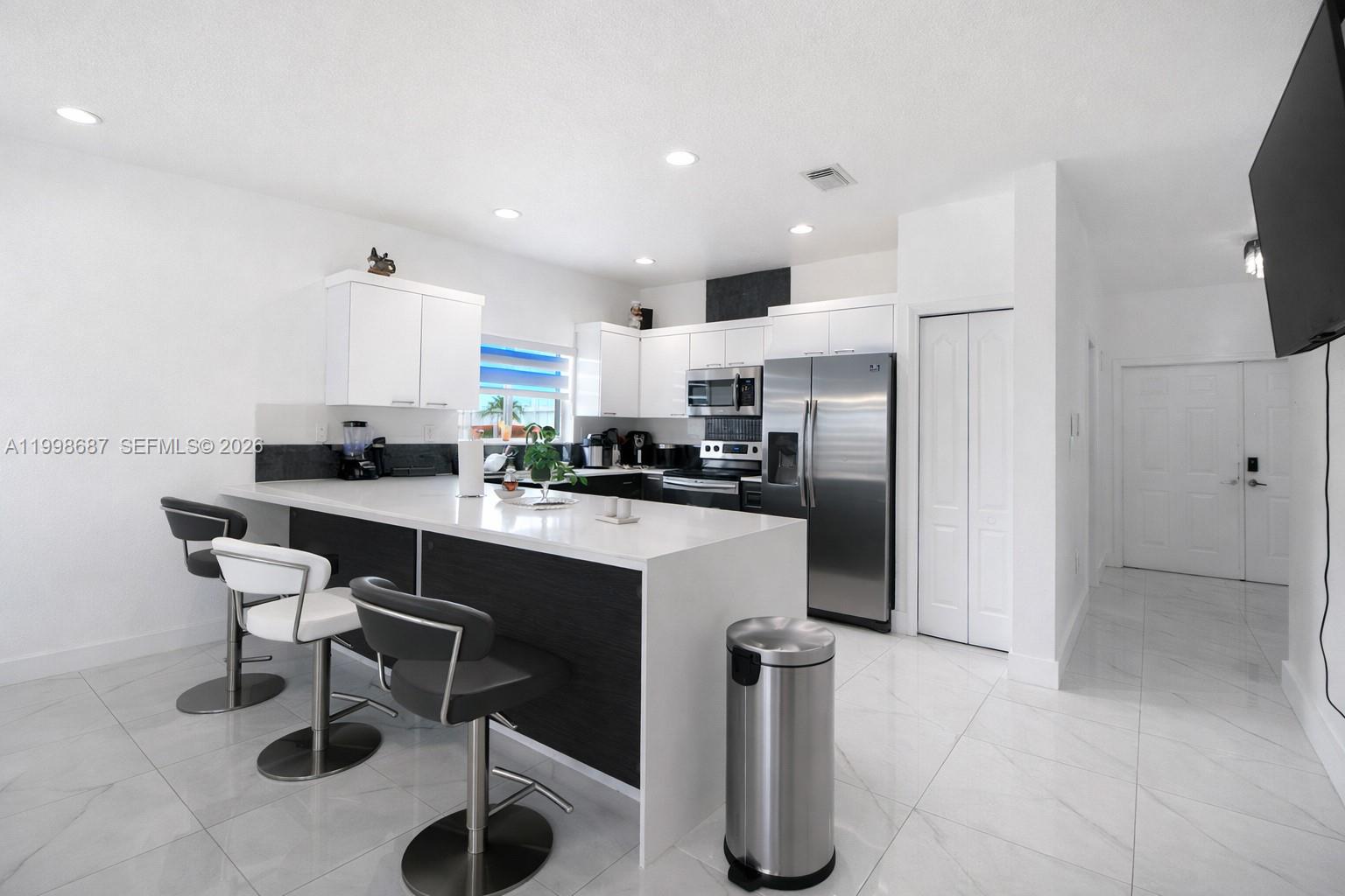 15045 Southwest 38th Terrace Miami, FL 33185 - Photo 14 of 37