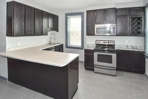 $1,350 | 3302 South 9th Street, Unit A, St. Louis, MO 63118