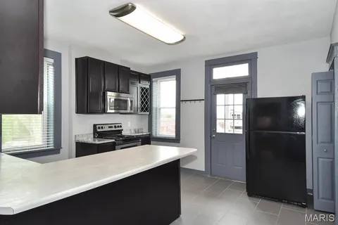 $1,350 | 3302 South 9th Street, Unit A, St. Louis, MO 63118