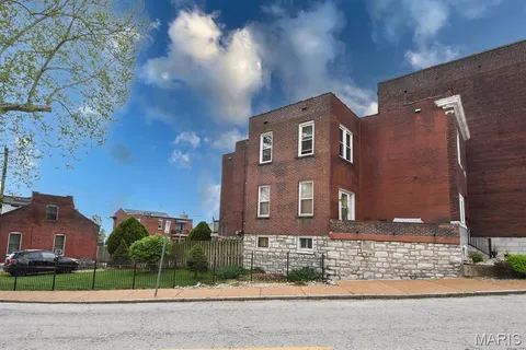 $1,350 | 3302 South 9th Street, Unit A, St. Louis, MO 63118