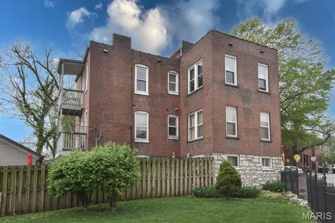 $1,350 | 3302 South 9th Street, Unit A, St. Louis, MO 63118