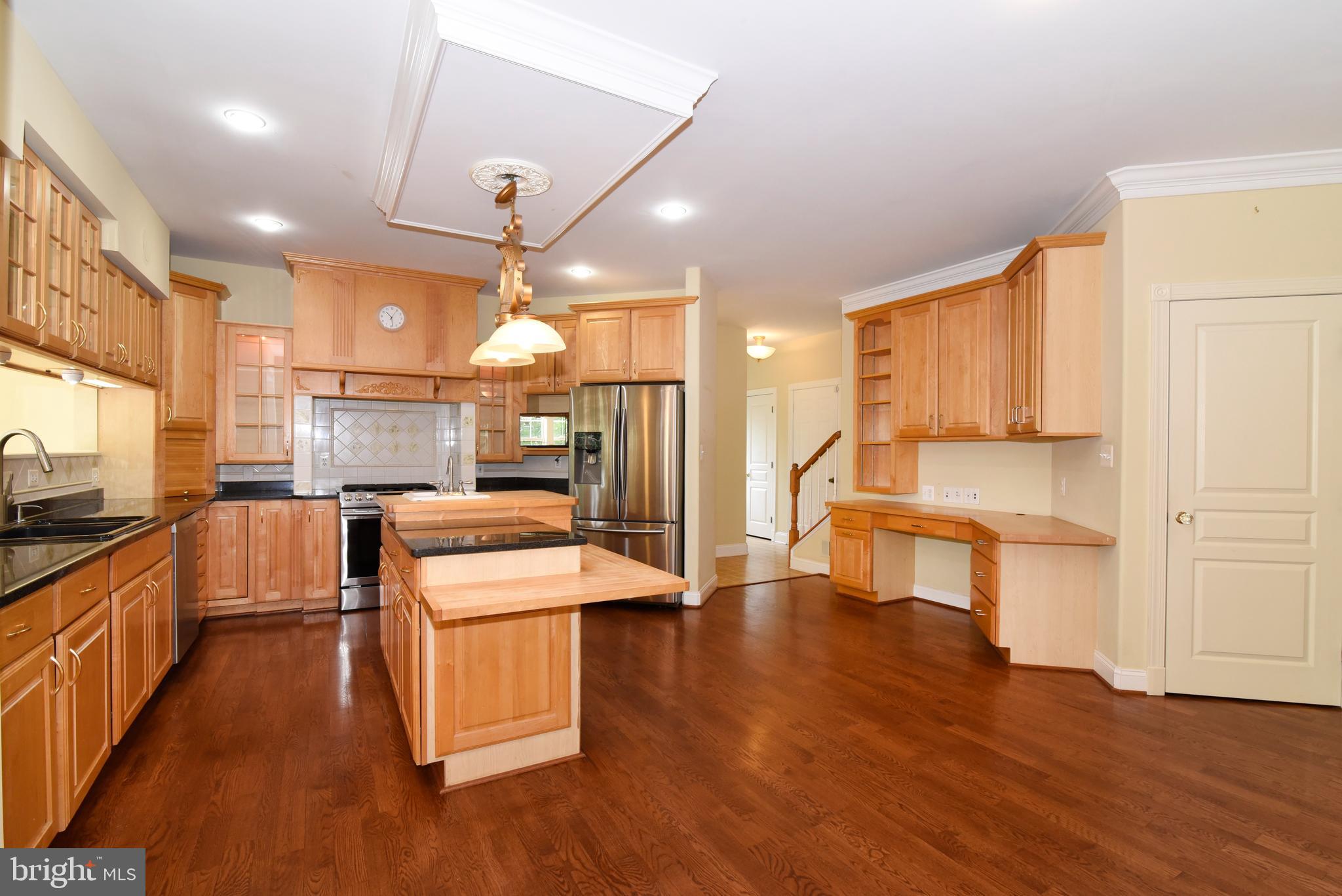 12019 Bennett Road Herndon, VA 20171 - Photo 11 of 53 Gallery Image 11