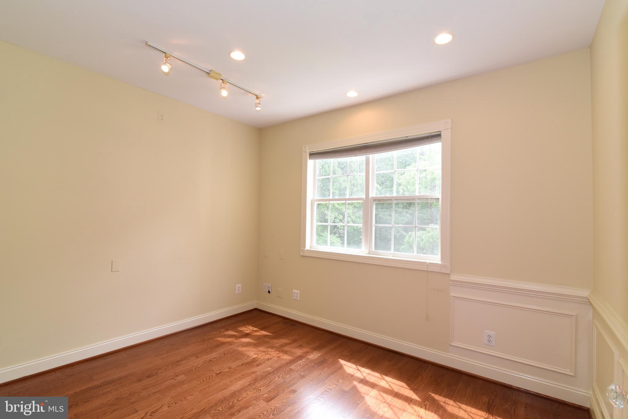 12019 Bennett Road Herndon, VA 20171 - Photo 14 of 53 Gallery Image 14
