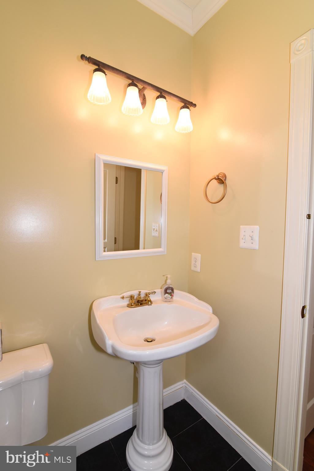 12019 Bennett Road Herndon, VA 20171 - Photo 17 of 53 Gallery Image 17
