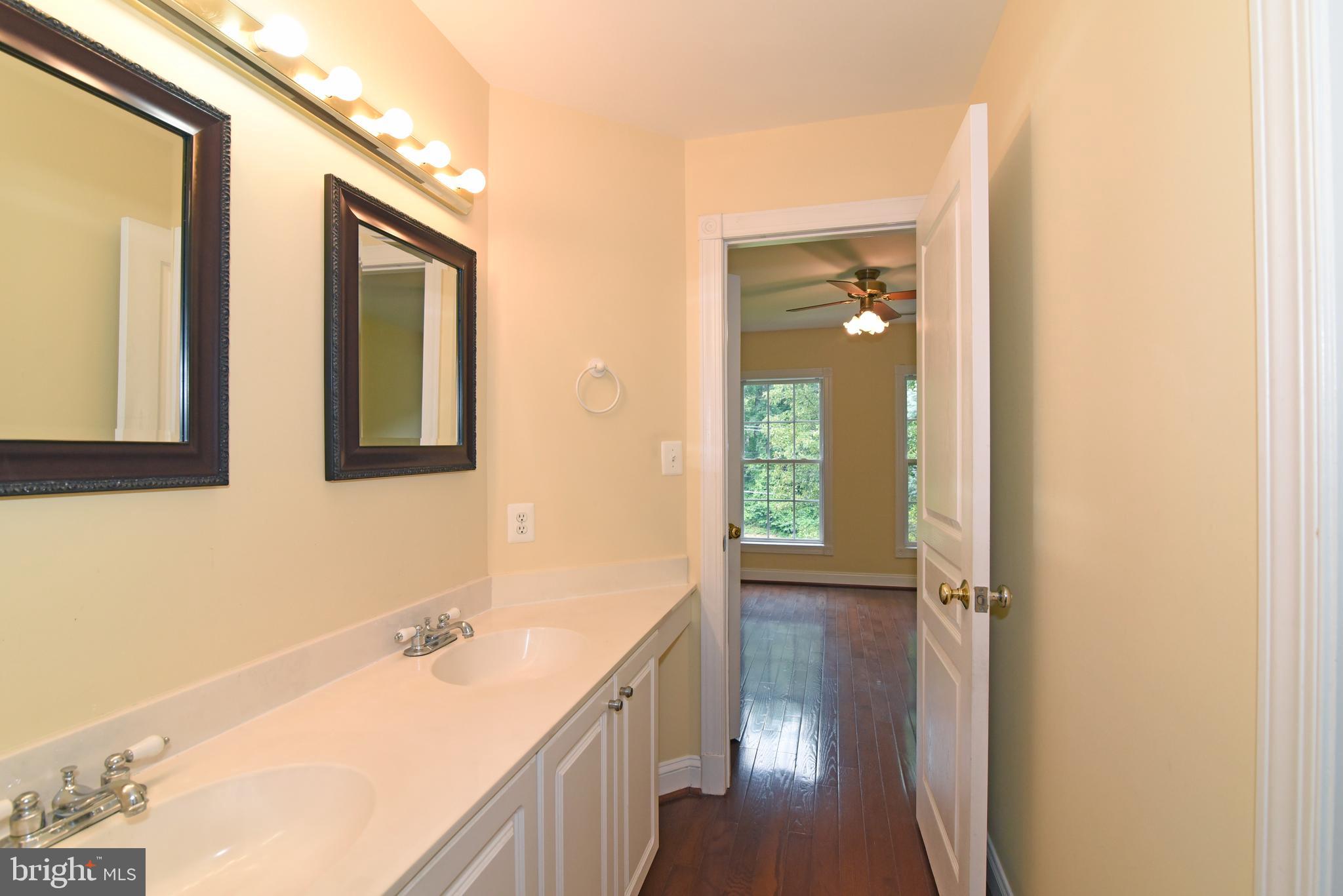 12019 Bennett Road Herndon, VA 20171 - Photo 32 of 53 Gallery Image 32