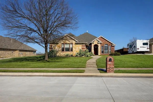 $345,000 | 420 Woodlawn Street, Krum, TX 76249