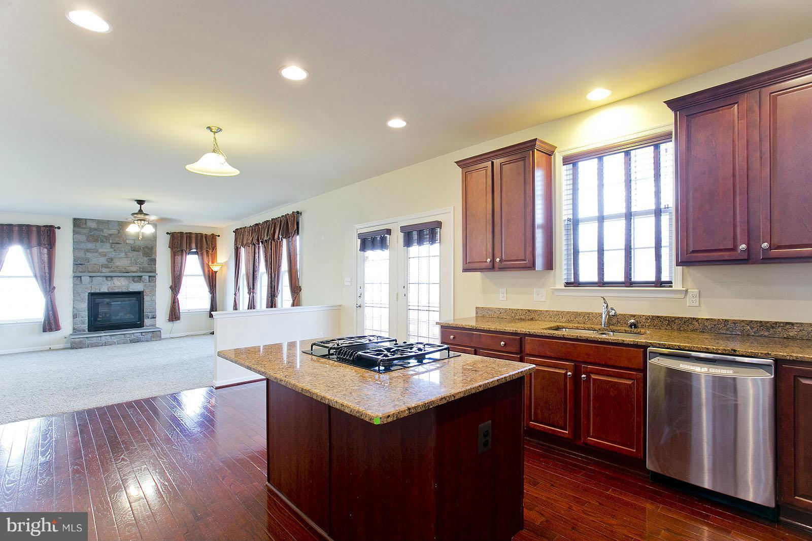 Kitchen and Dinette 18 1/2' x 16'