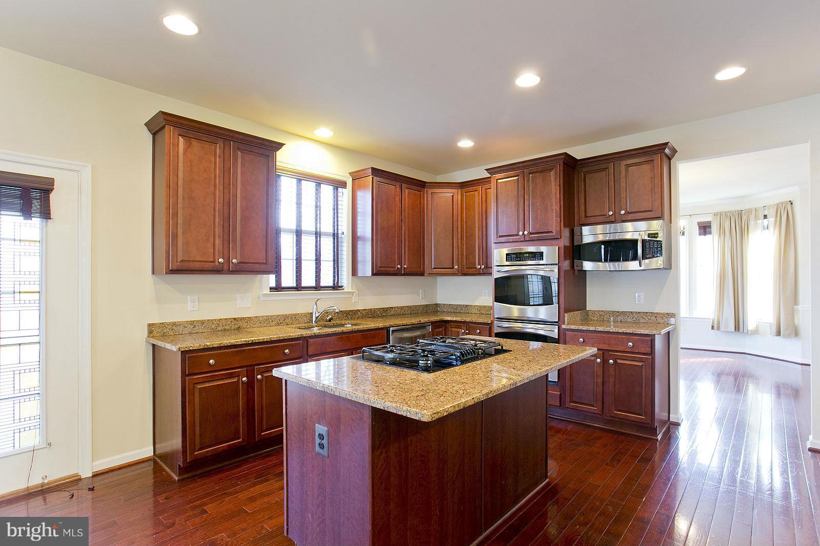 GAS RANGE AND DOUBLE OVENS