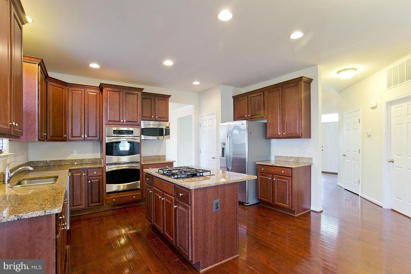 Kitchen and Dinette 18 1/2' x 16'