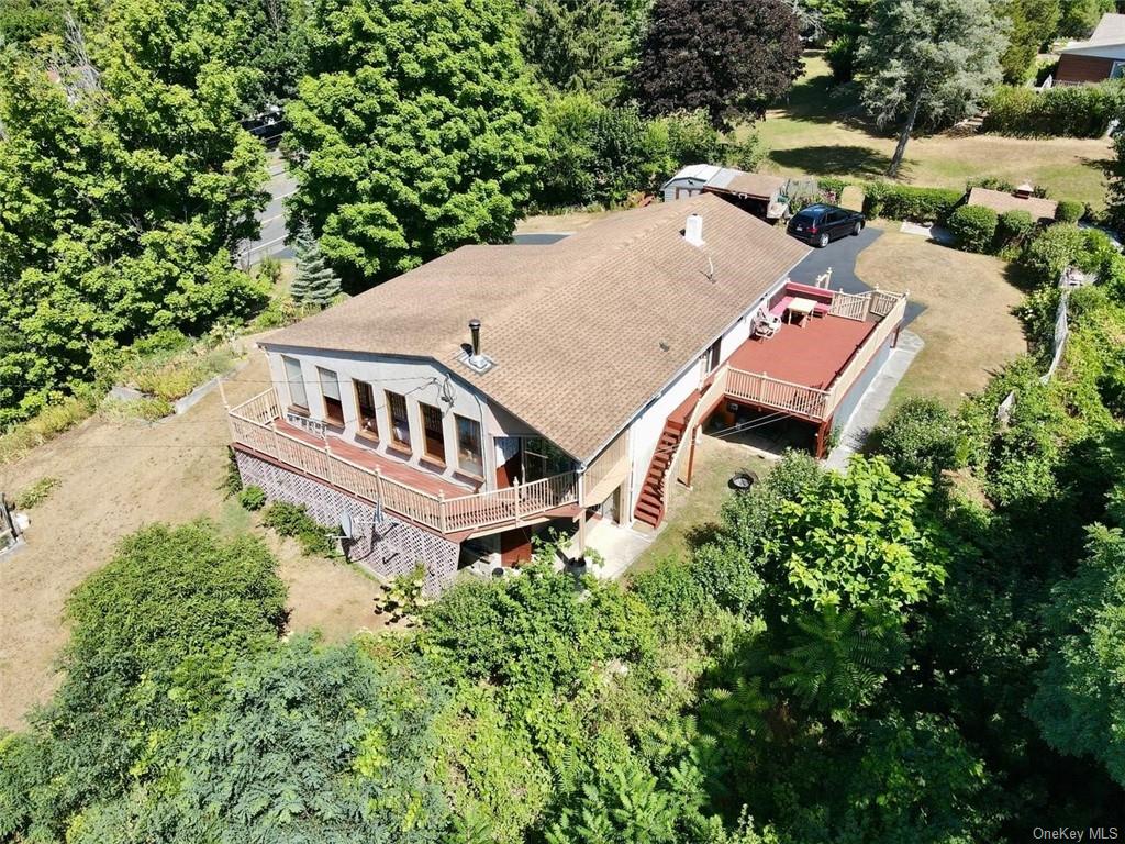 an aerial view of a house with yard and lake view