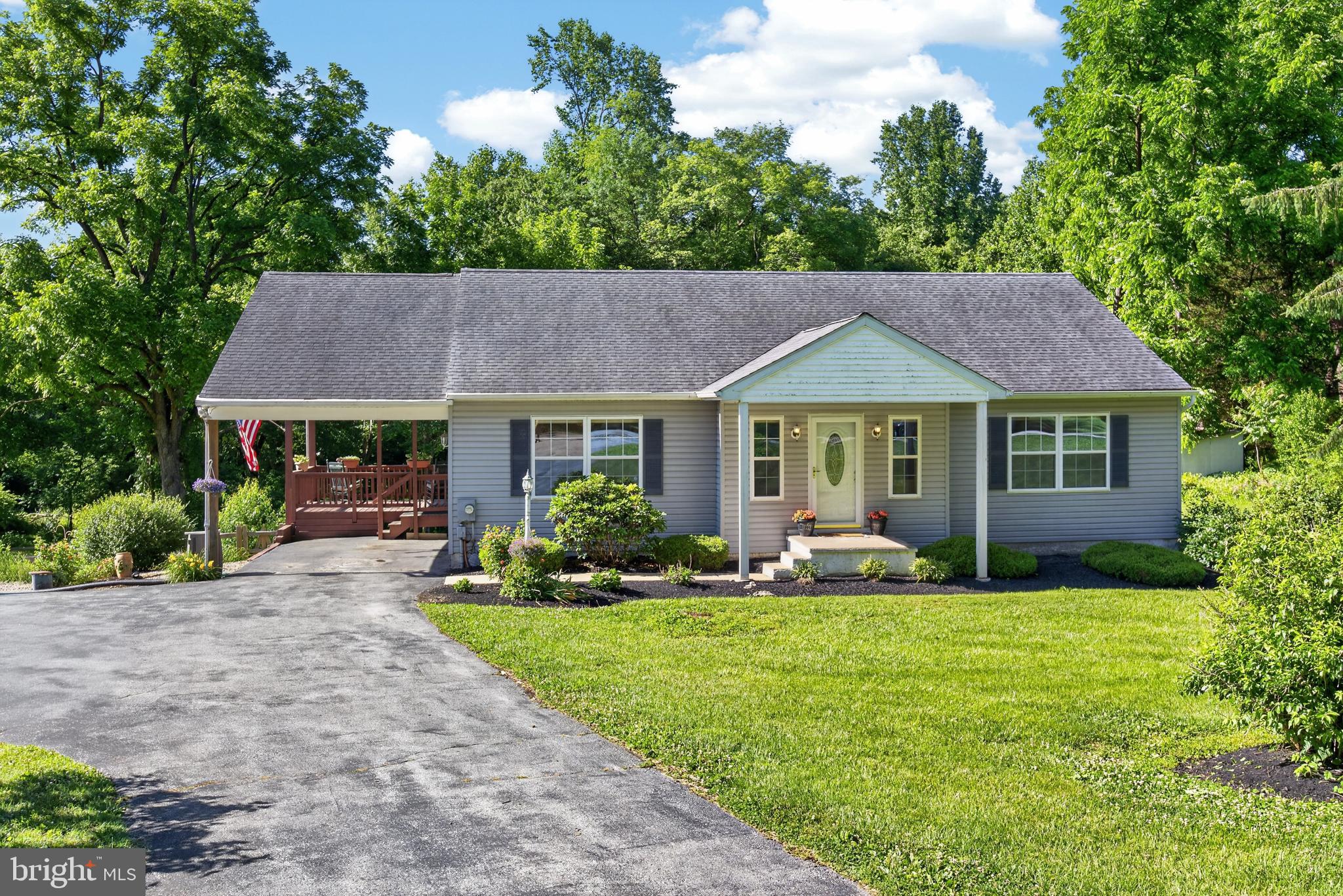 3 Bedroom Ranch with car & covered deck