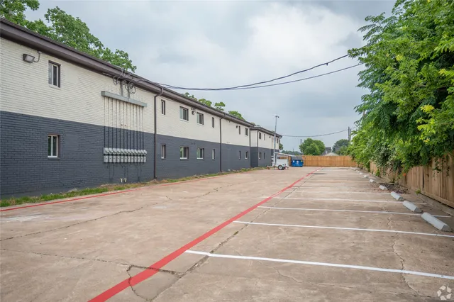 $999 | 4410 Bellfort Avenue, Unit 8, Houston, TX 77051