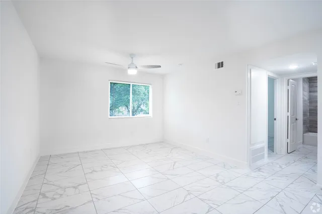 $999 | 4410 Bellfort Avenue, Unit 8, Houston, TX 77051