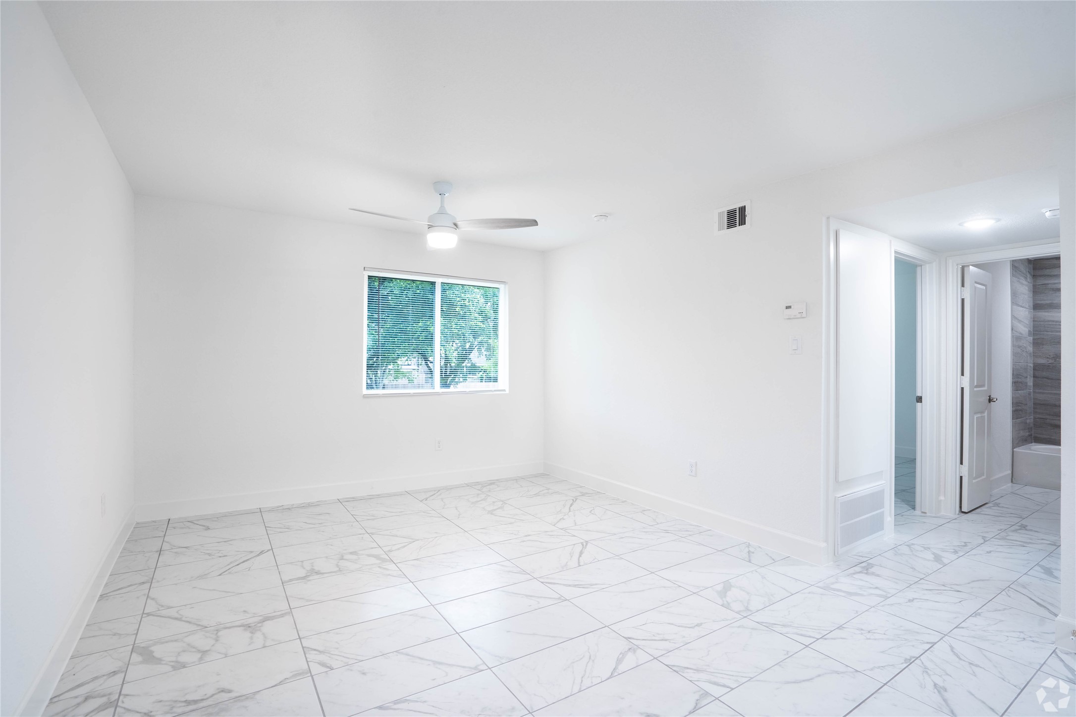 4410 Bellfort Avenue, Unit 8 Houston, TX 77051 - Photo 5 of 11 an empty room with windows