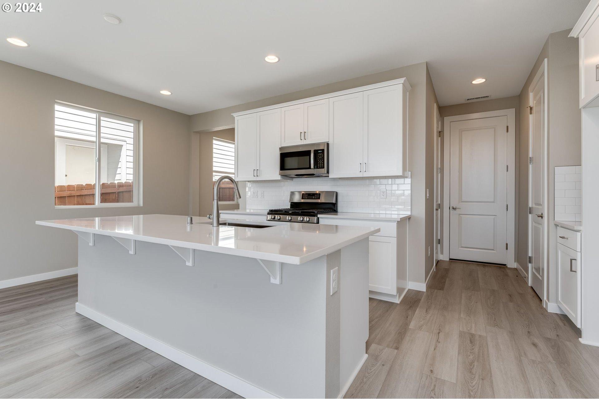 811 Northwest 178th Street Ridgefield, WA 98642 - Photo 4 of 40 Gallery Image 4