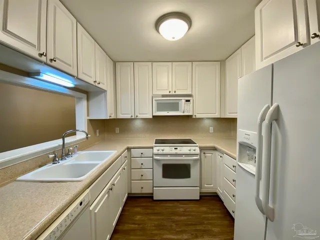 $1,575 | 9022 Governors Pl Court, Pensacola, FL 32514