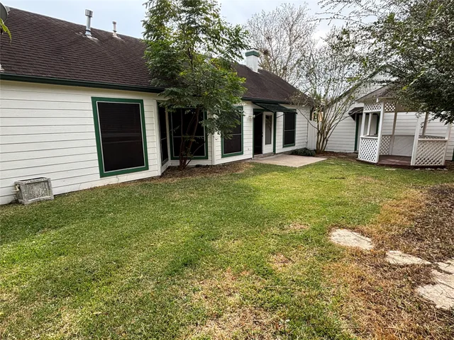 a view of a house with a backyard