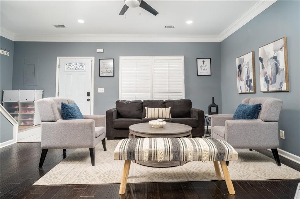 3539 Mt Vernon Circle Atlanta, GA 30340 - Photo 3 of 15 a living room with furniture and wooden floor
