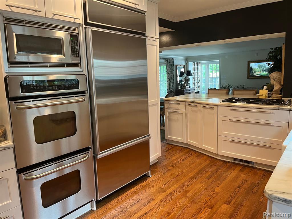 268 Lewiston Road Grosse Pointe Farms, MI 48236 - Photo 3 of 17