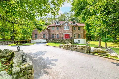 $1,488,000 | 185 Interlaken Road, Stamford, CT 06903