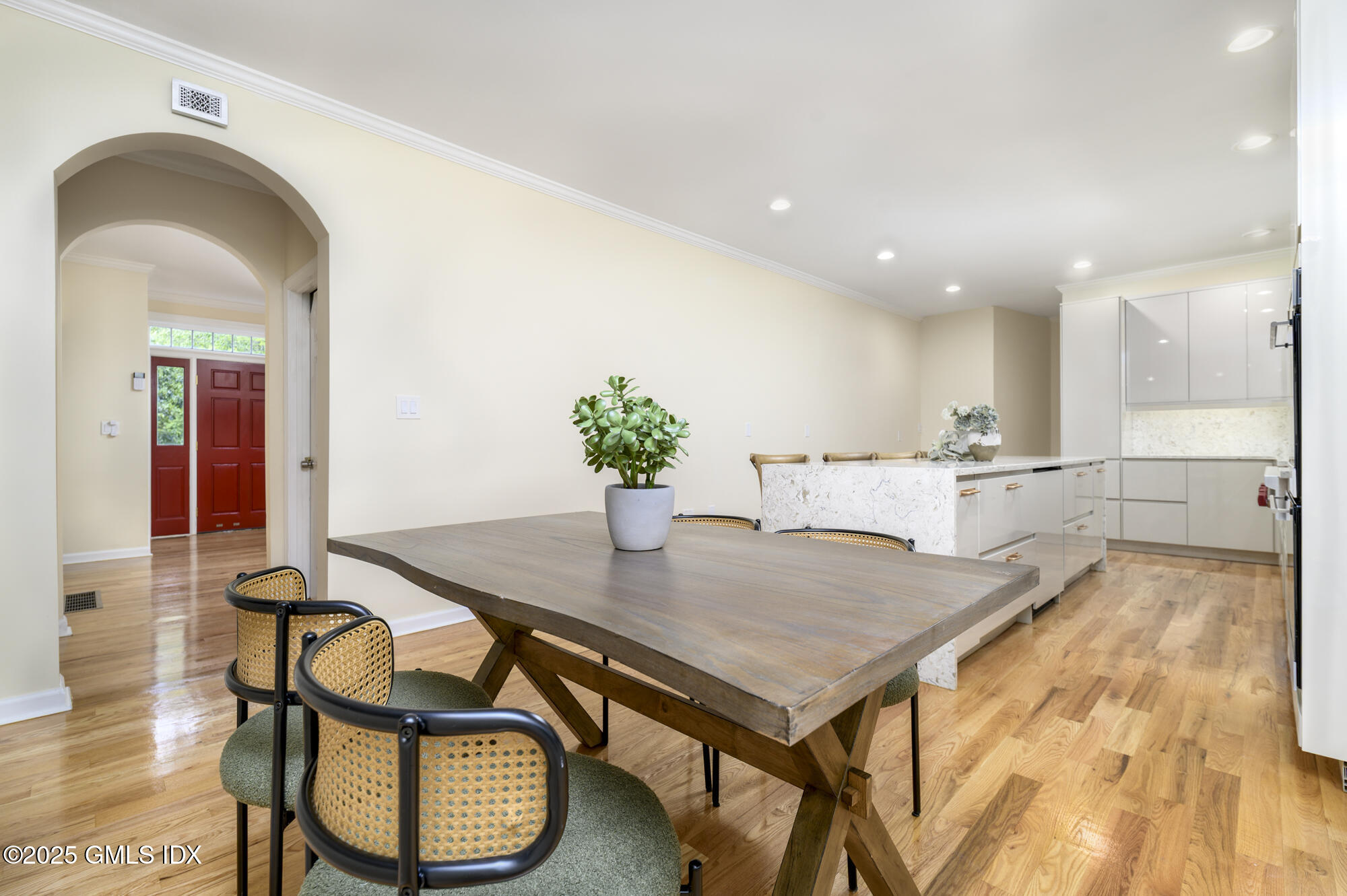 185 Interlaken Road Stamford, CT 06903 - Photo 13 of 40 185INT-51