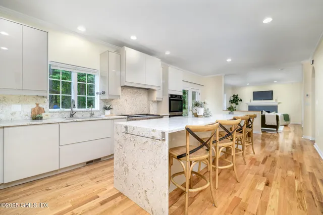 $1,488,000 | 185 Interlaken Road, Stamford, CT 06903