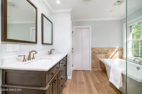 $1,488,000 | 185 Interlaken Road, Stamford, CT 06903