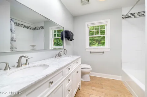 $1,488,000 | 185 Interlaken Road, Stamford, CT 06903