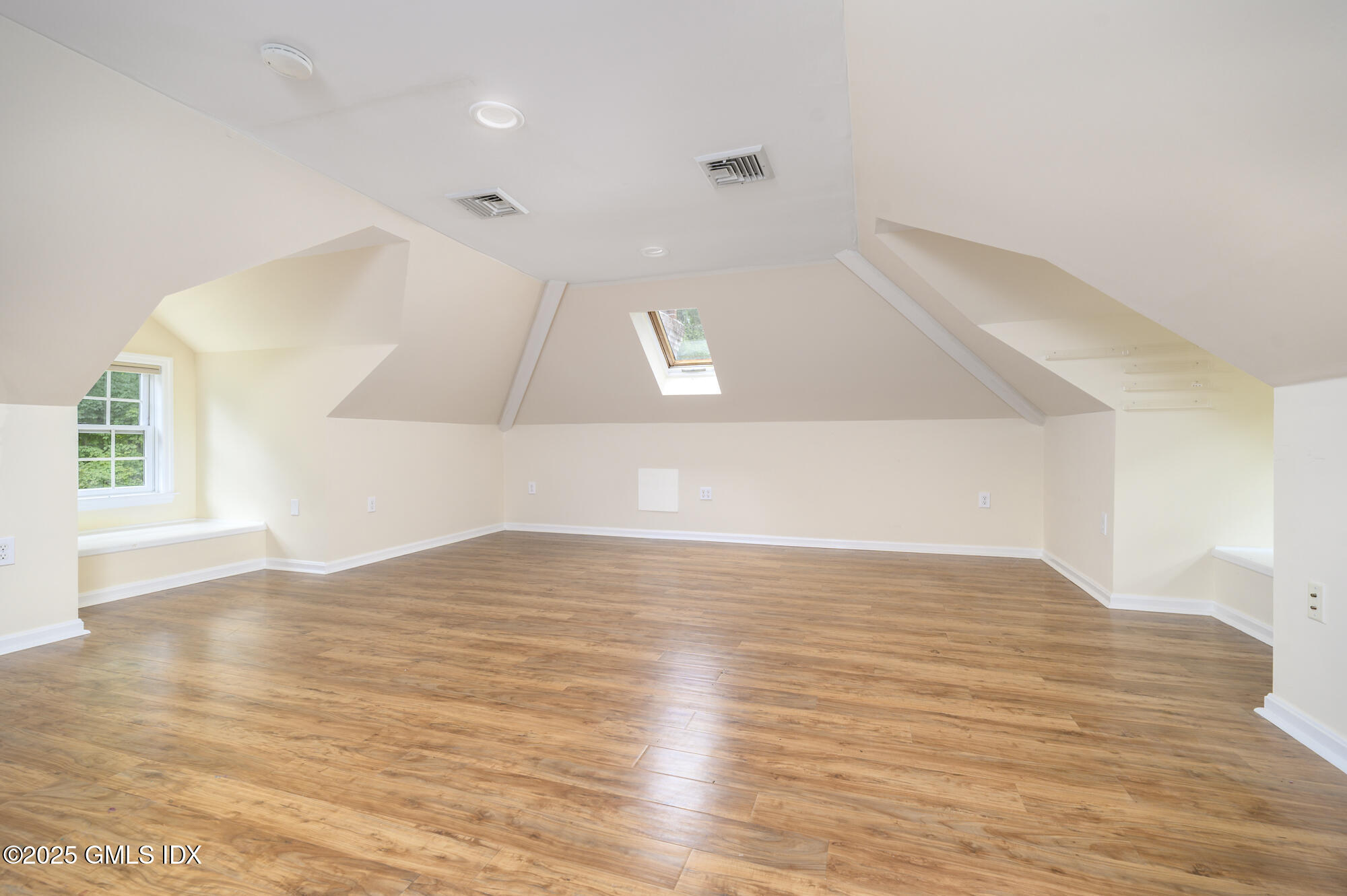 185 Interlaken Road Stamford, CT 06903 - Photo 29 of 40 185INT-25