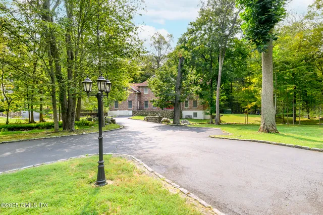 $1,488,000 | 185 Interlaken Road, Stamford, CT 06903