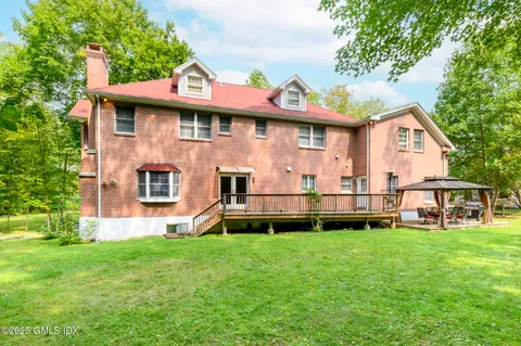 $1,488,000 | 185 Interlaken Road, Stamford, CT 06903