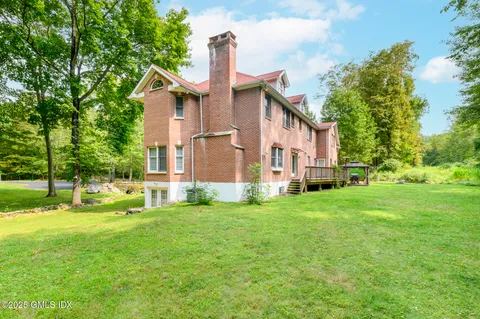 $1,488,000 | 185 Interlaken Road, Stamford, CT 06903