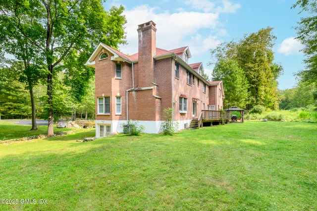 $1,488,000 | 185 Interlaken Road, Stamford, CT 06903