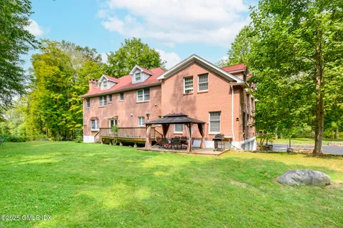 $1,488,000 | 185 Interlaken Road, Stamford, CT 06903