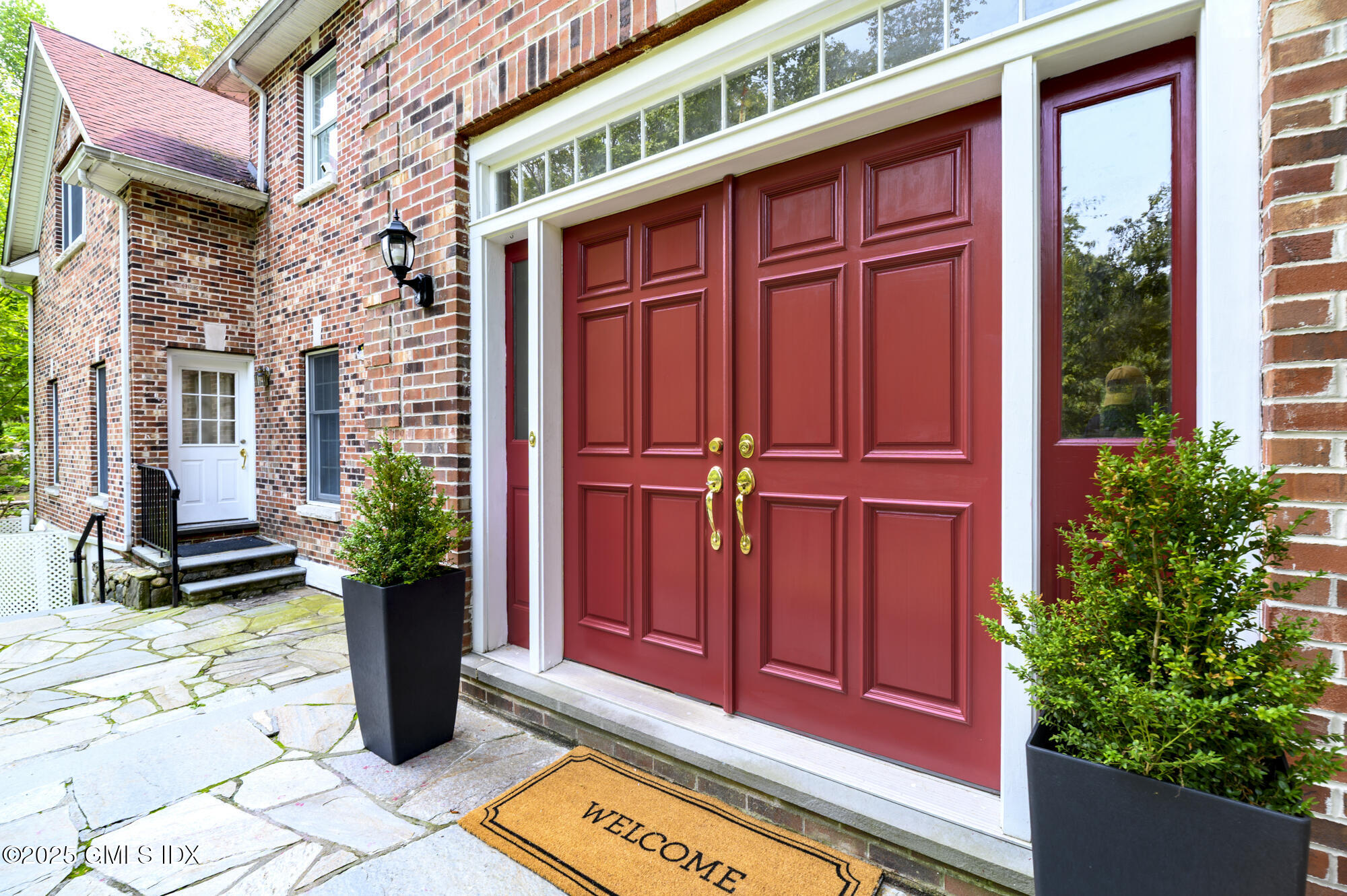 185 Interlaken Road Stamford, CT 06903 - Photo 4 of 40 185INT-15