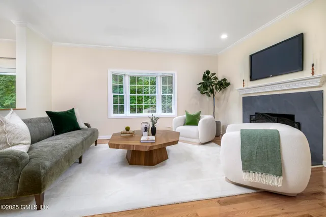 $1,488,000 | 185 Interlaken Road, Stamford, CT 06903