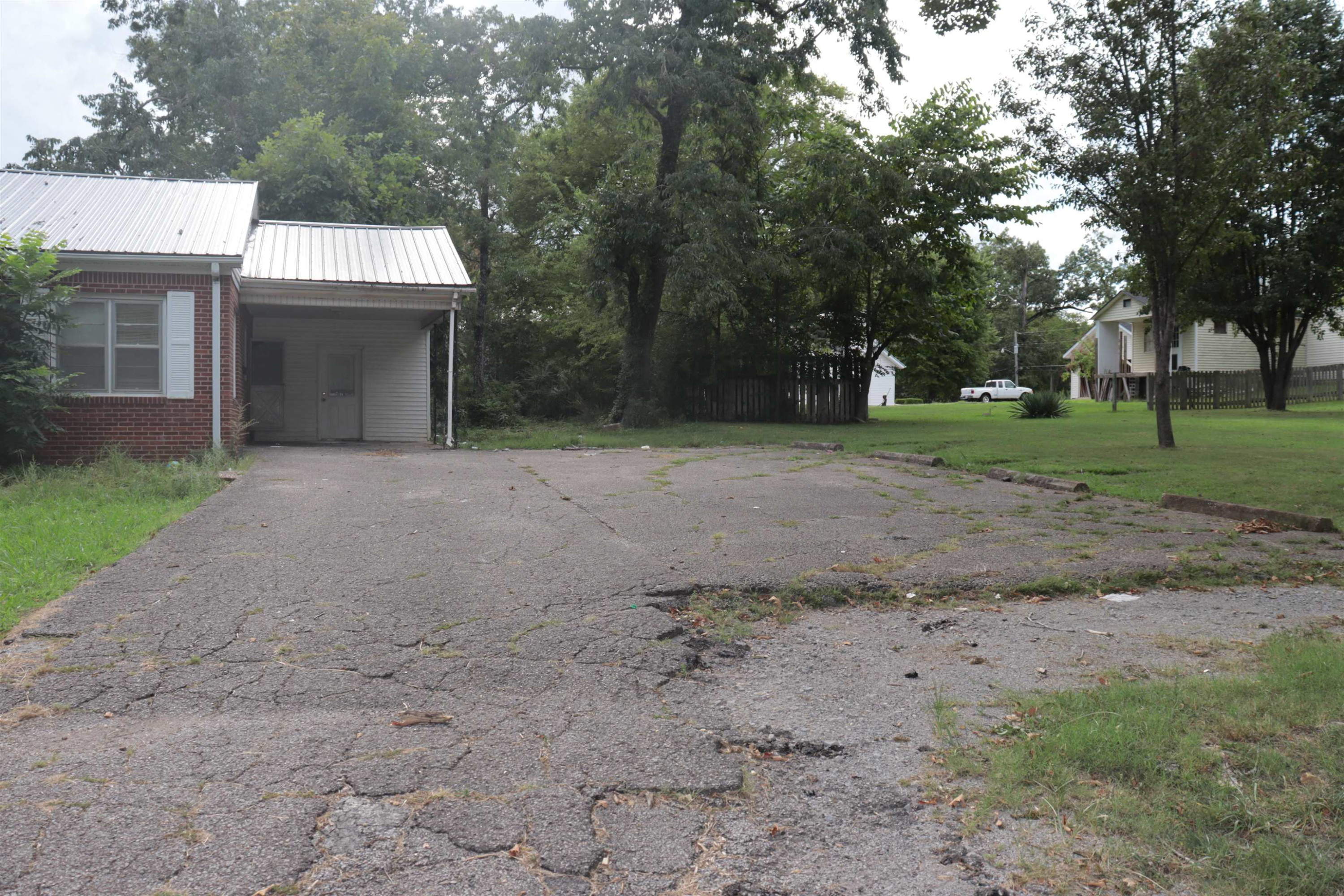 85 Camden Road Parsons, TN 38363 - Photo 3 of 25 Photo 3