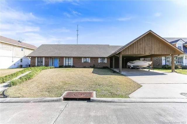 $214,500 | 1308 South Rue Des Chene, Westlake, LA 70669