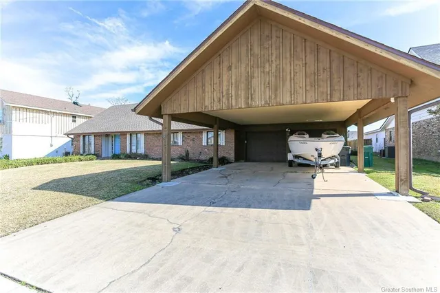 $214,500 | 1308 South Rue Des Chene, Westlake, LA 70669