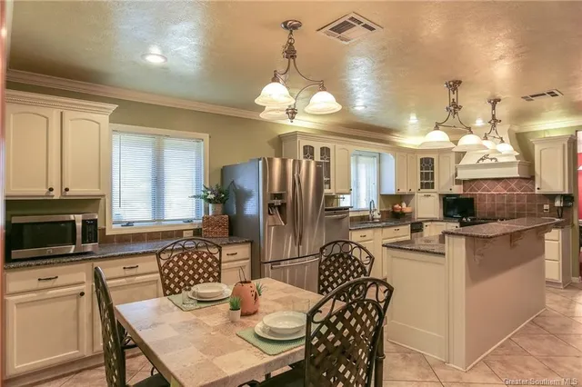 $214,500 | 1308 South Rue Des Chene, Westlake, LA 70669