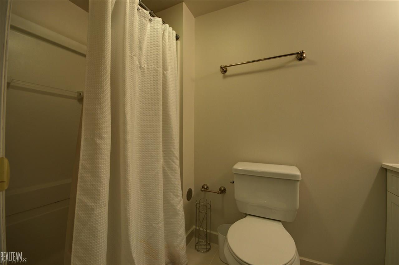 1510 Hidden Valley Lane Rochester, MI 48306 - Photo 31 of 38 31275981-30.JPG