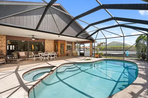 $465,000 | 472 Southeast Majestic Terrace, Port St. Lucie, FL 34983